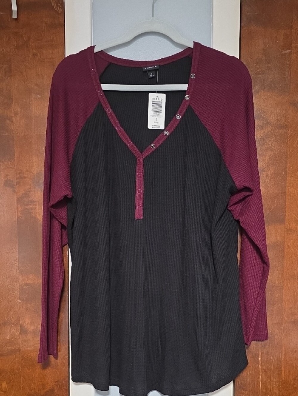 NWT Size 3 Torrid Black Waffle Knit Henley With Burgundy Sleeves